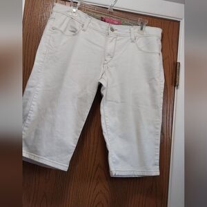 Levi's Cream Denim Bermudas Shorts. Size 13.